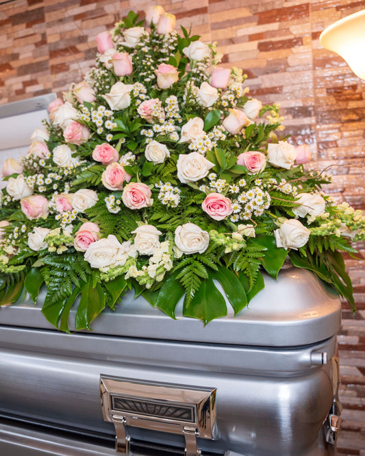 Casket Rosas Blancas & Rosadas