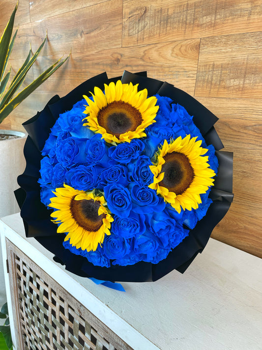 The Proposal girasol y rosas azules