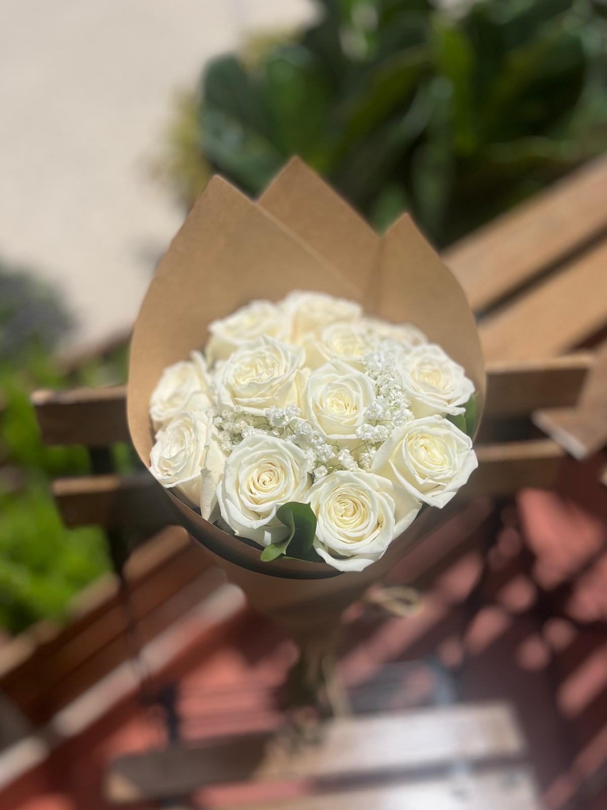 Bouquet 12 rosas blancas