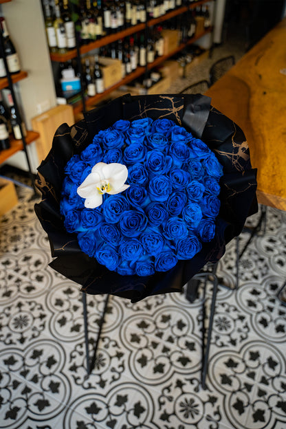 The proposal 50 rosas azules