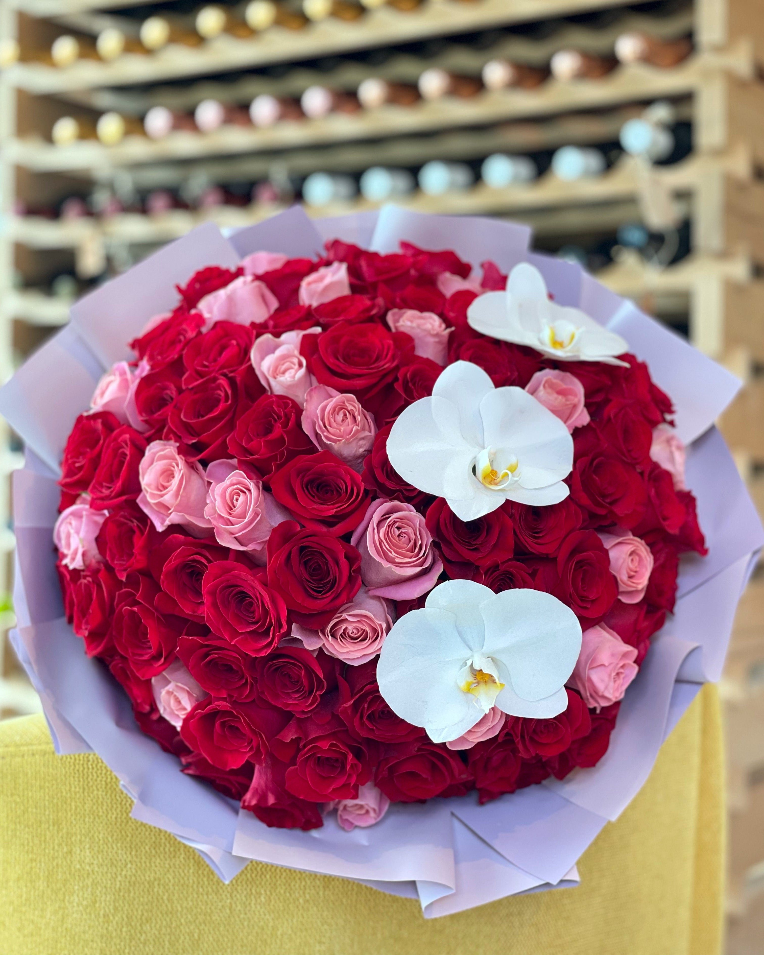The Proposal rosas rojas y rosadas